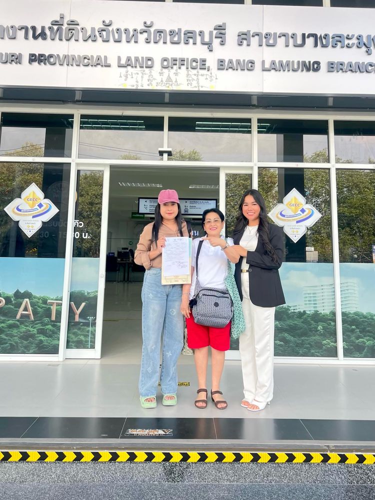 Fiona with buyer and seller at Bang Lamung Land Office
