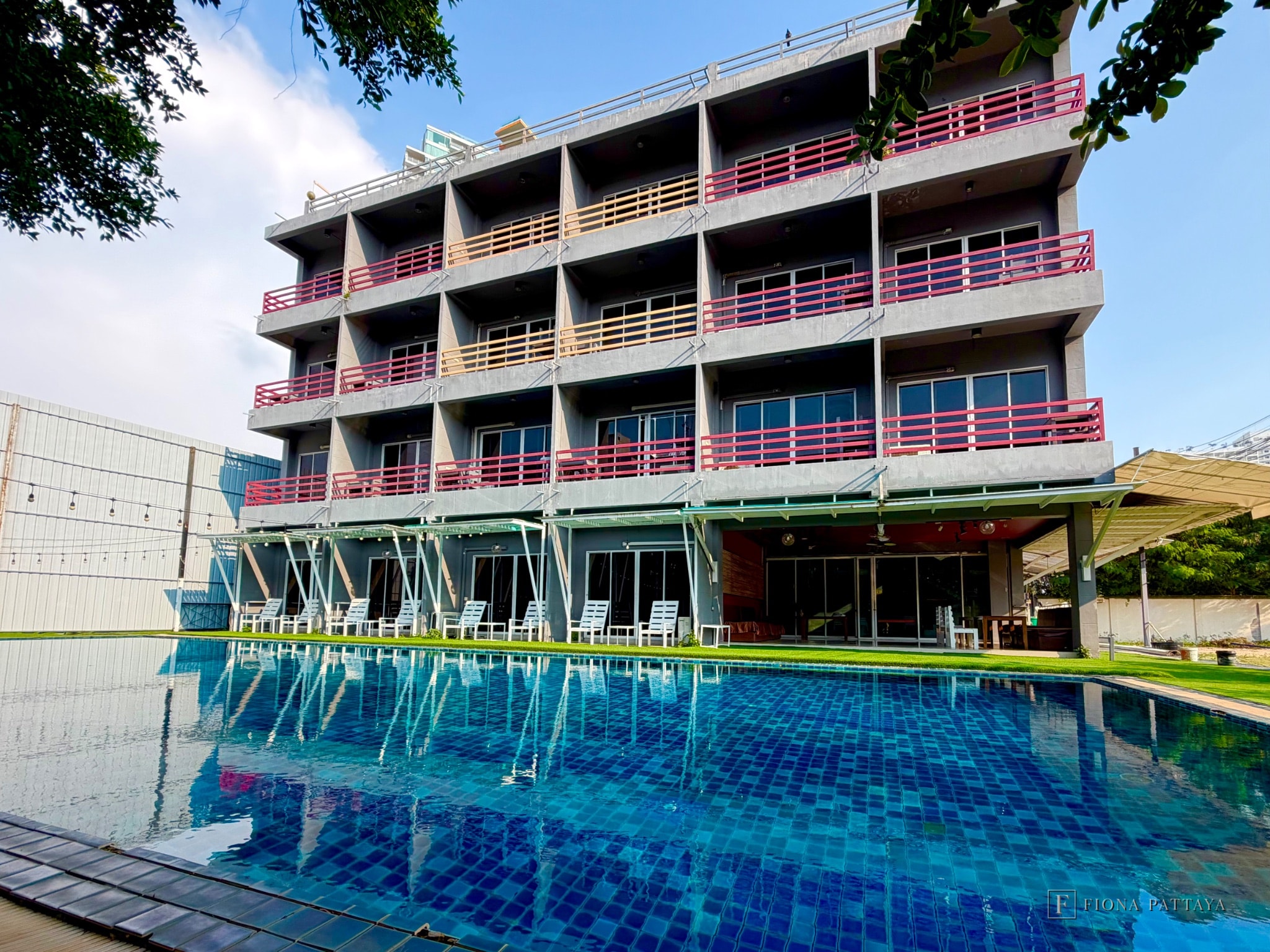Hotel for Sale in Jomtien 85 Million THB