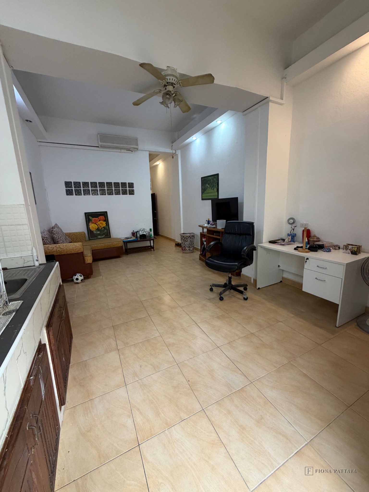 🏢 4-Storey Building with Businesses for Sale in Jomtien