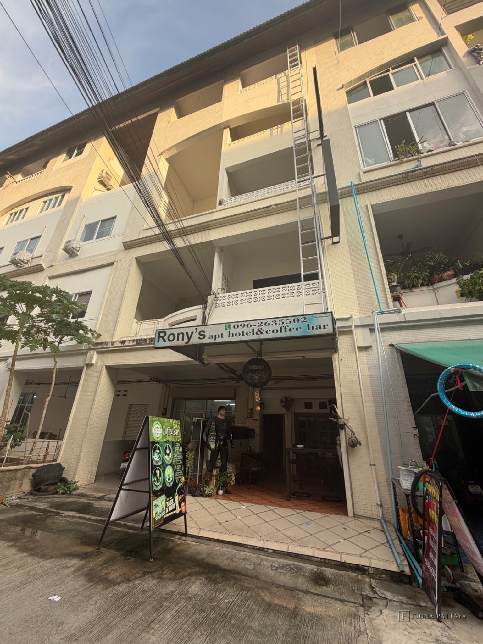 🏢 4-Storey Building with Businesses for Sale in Jomtien