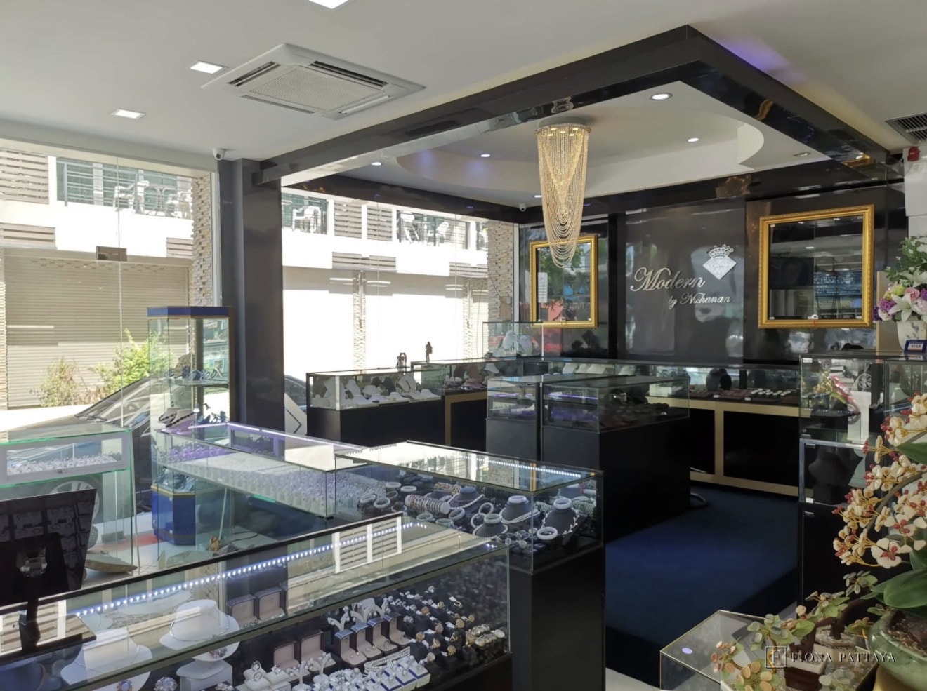 🏢 Commercial Building for Sale – Prime Central Pattaya Location