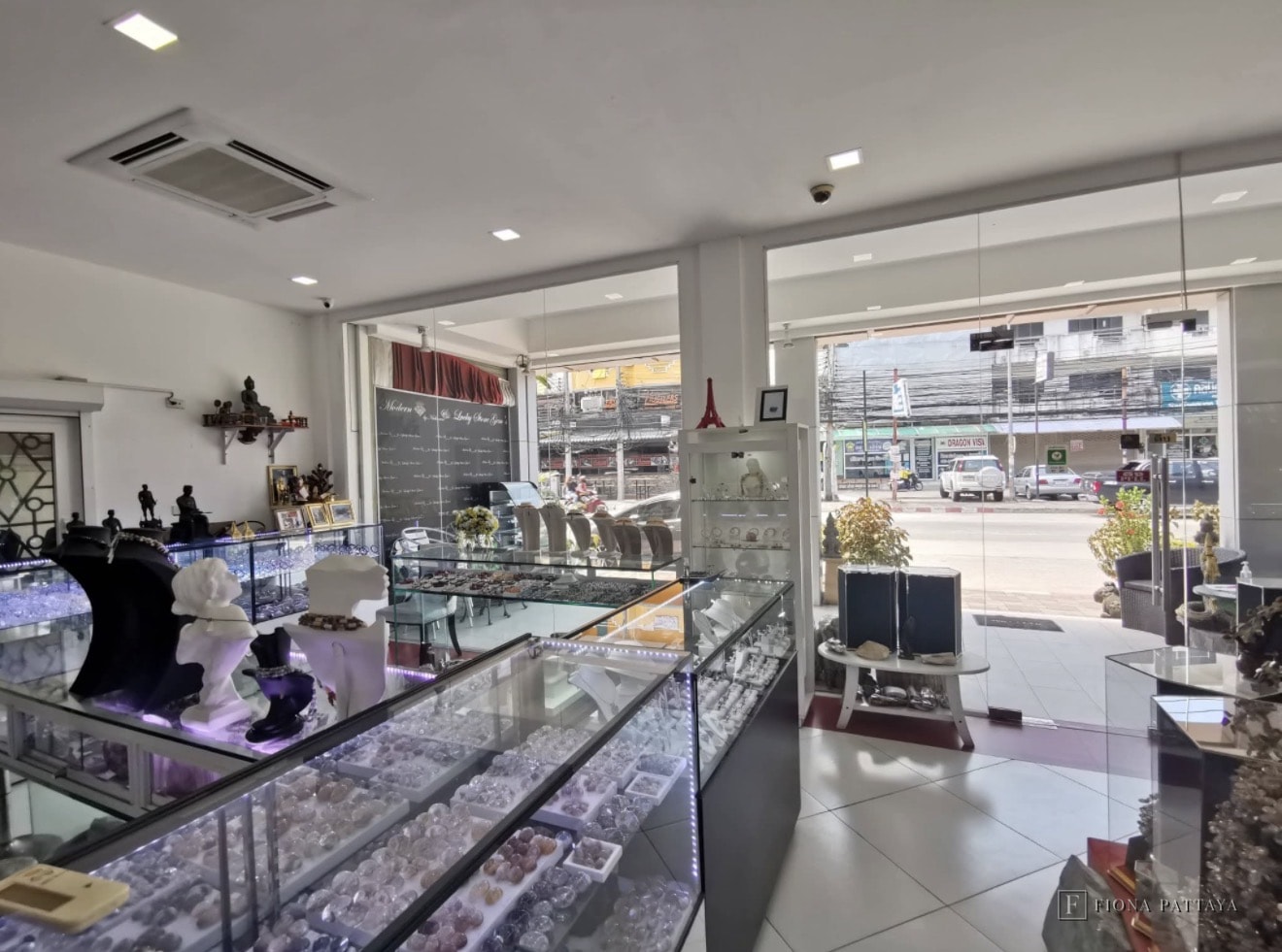 🏢 Commercial Building for Sale – Prime Central Pattaya Location