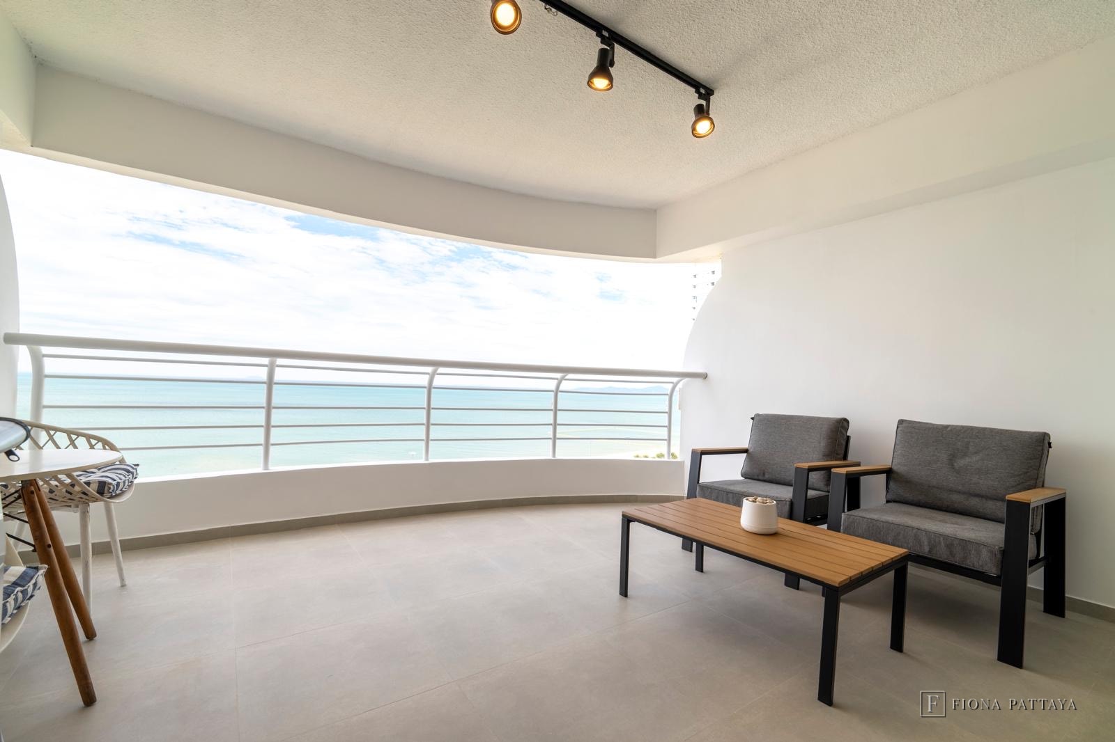 🏠 Condo for Sale - Metro Jomtien Condotel