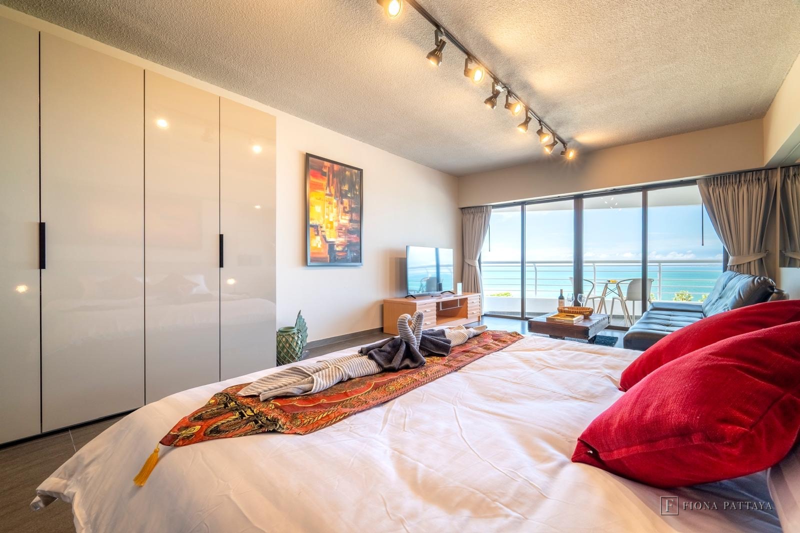 🏠 Condo for Sale - Metro Jomtien Condotel