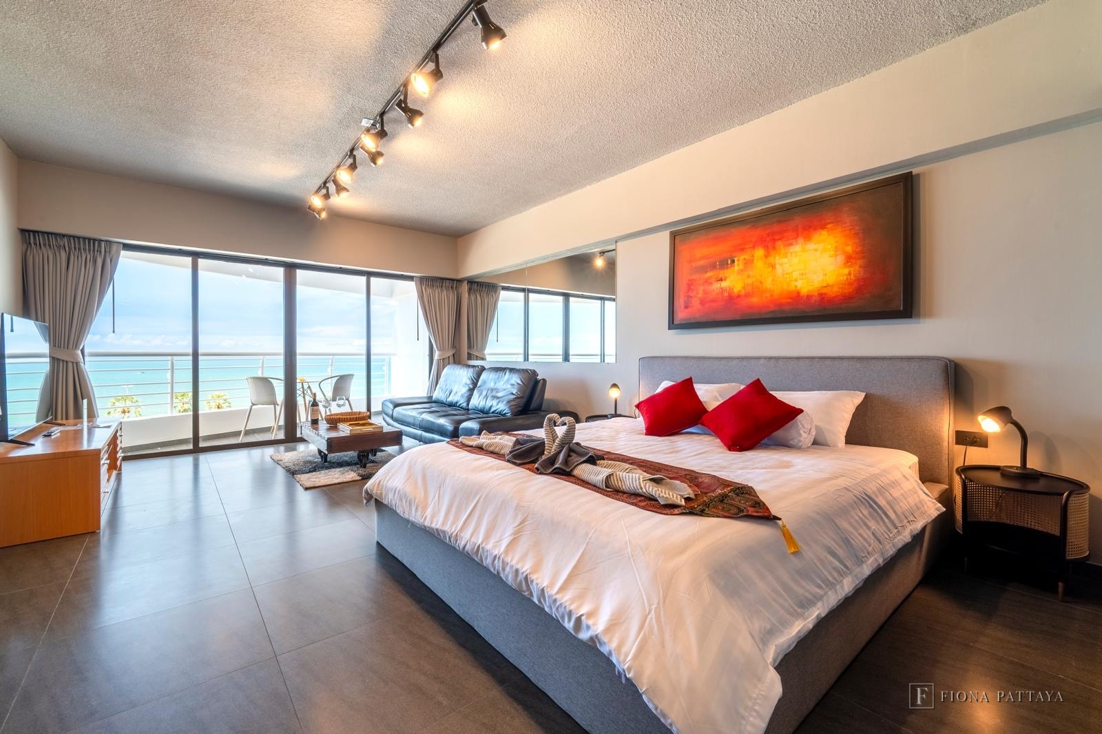 🏠 Condo for Sale - Metro Jomtien Condotel
