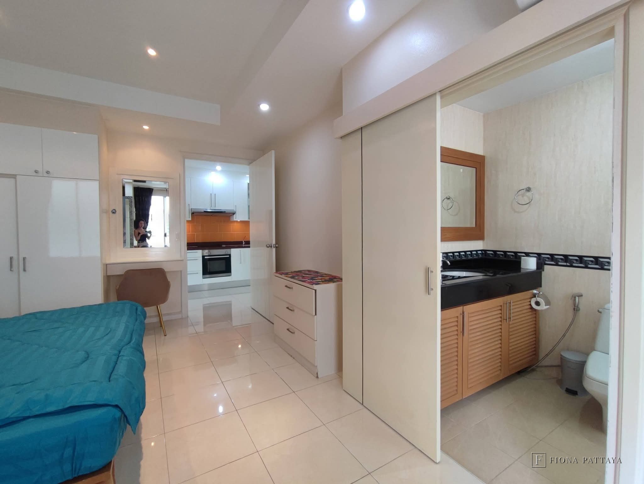 The Bay View Condominium 2, Phra Tamnak Soi 4.