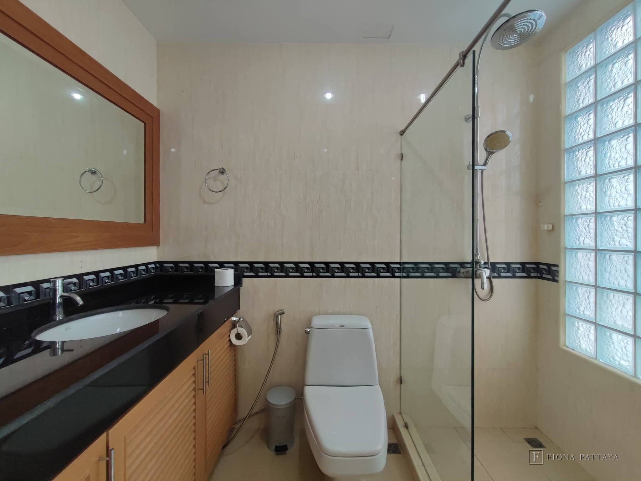The Bay View Condominium 2, Phra Tamnak Soi 4.