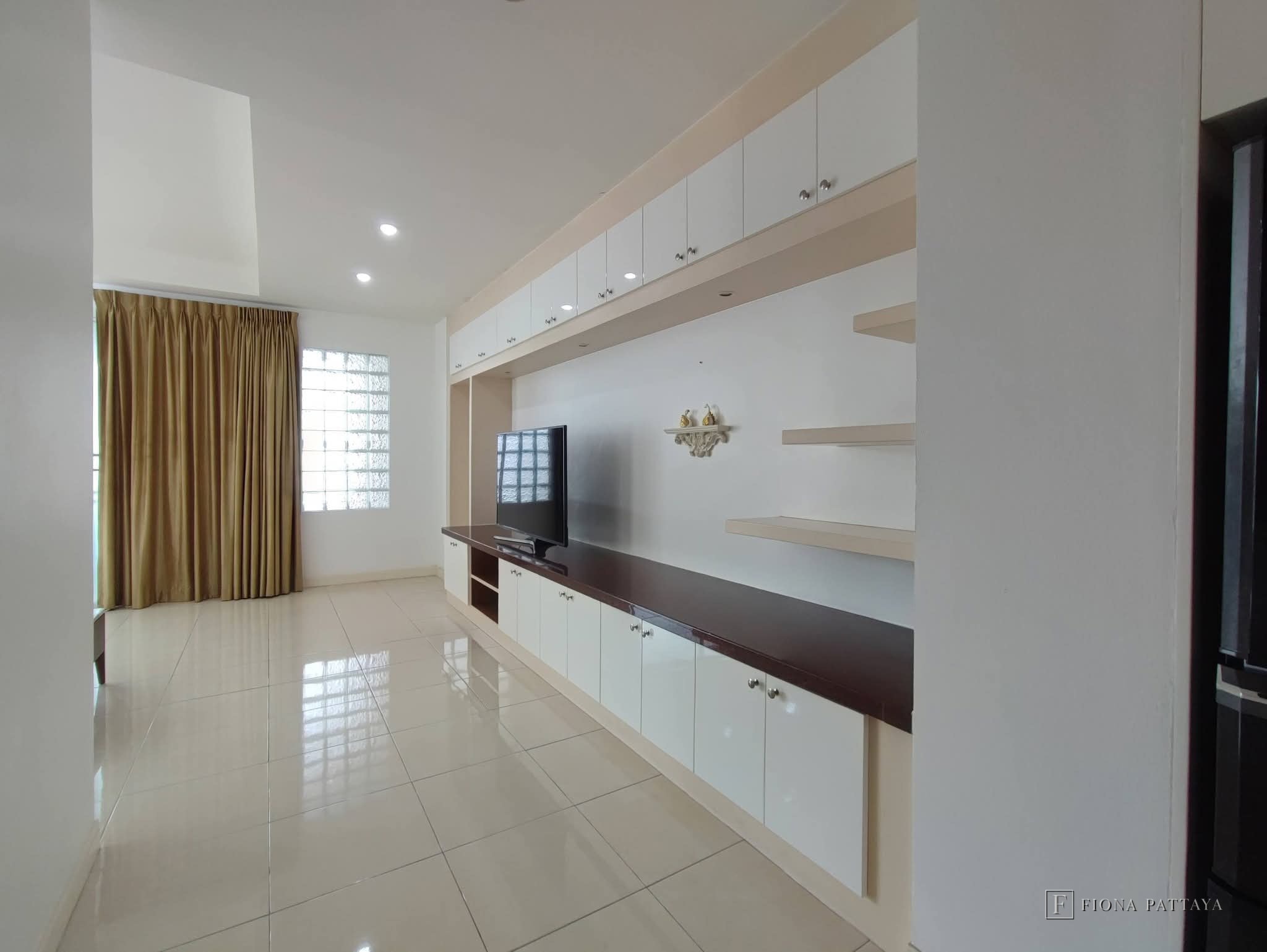 The Bay View Condominium 2, Phra Tamnak Soi 4.