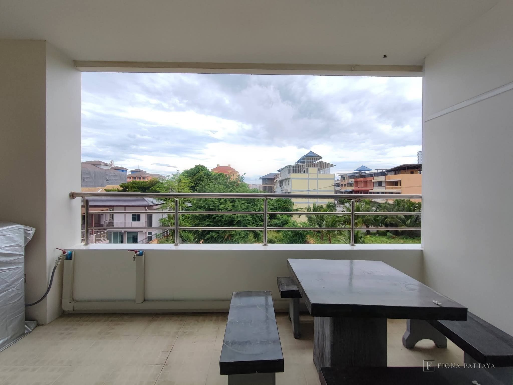 The Bay View Condominium 2, Phra Tamnak Soi 4.